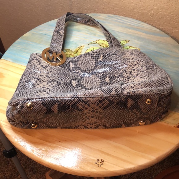 Michael Kors ~ SnakeSkin Shoulder Bag - Picture 11 of 14